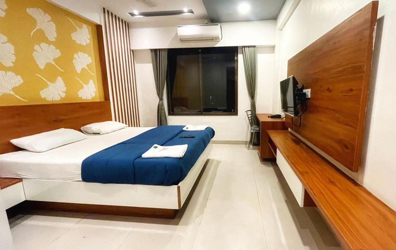 Hotel Ambai Executive Tuljapur Exterior photo
